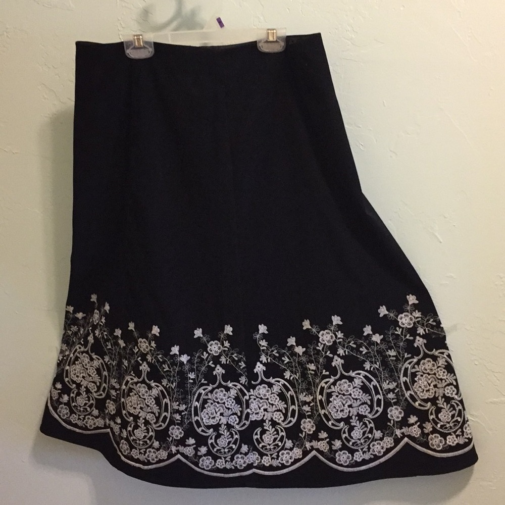 Dressbarn Women’s Black faux suede Skirt  *414.11